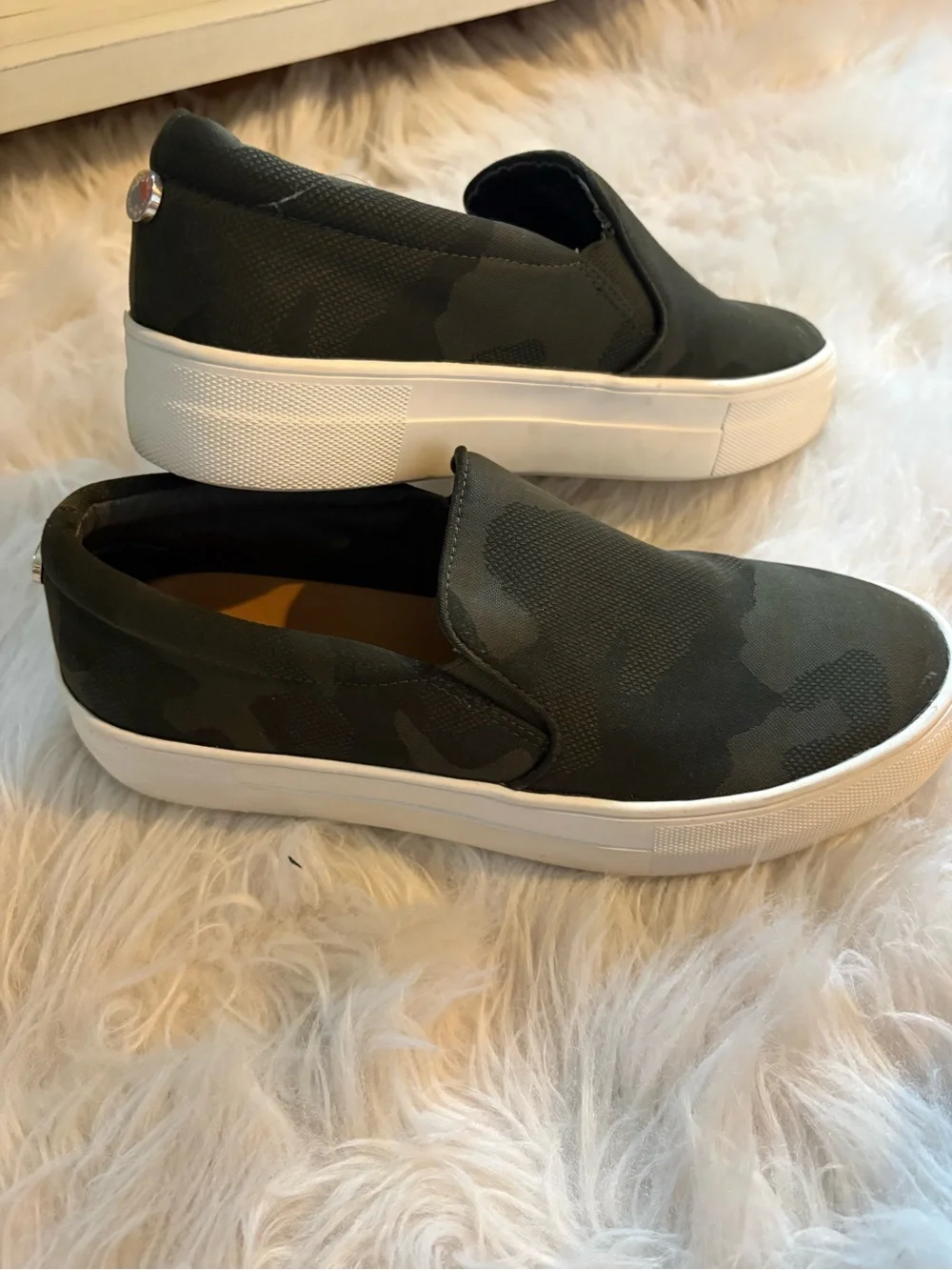 Steve Madden camouflage slip
